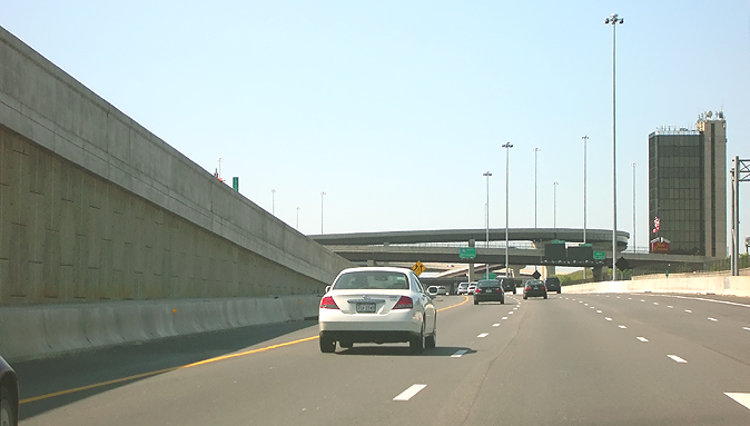  from both directions of the Capital Beltway merge into I-95 southbound.